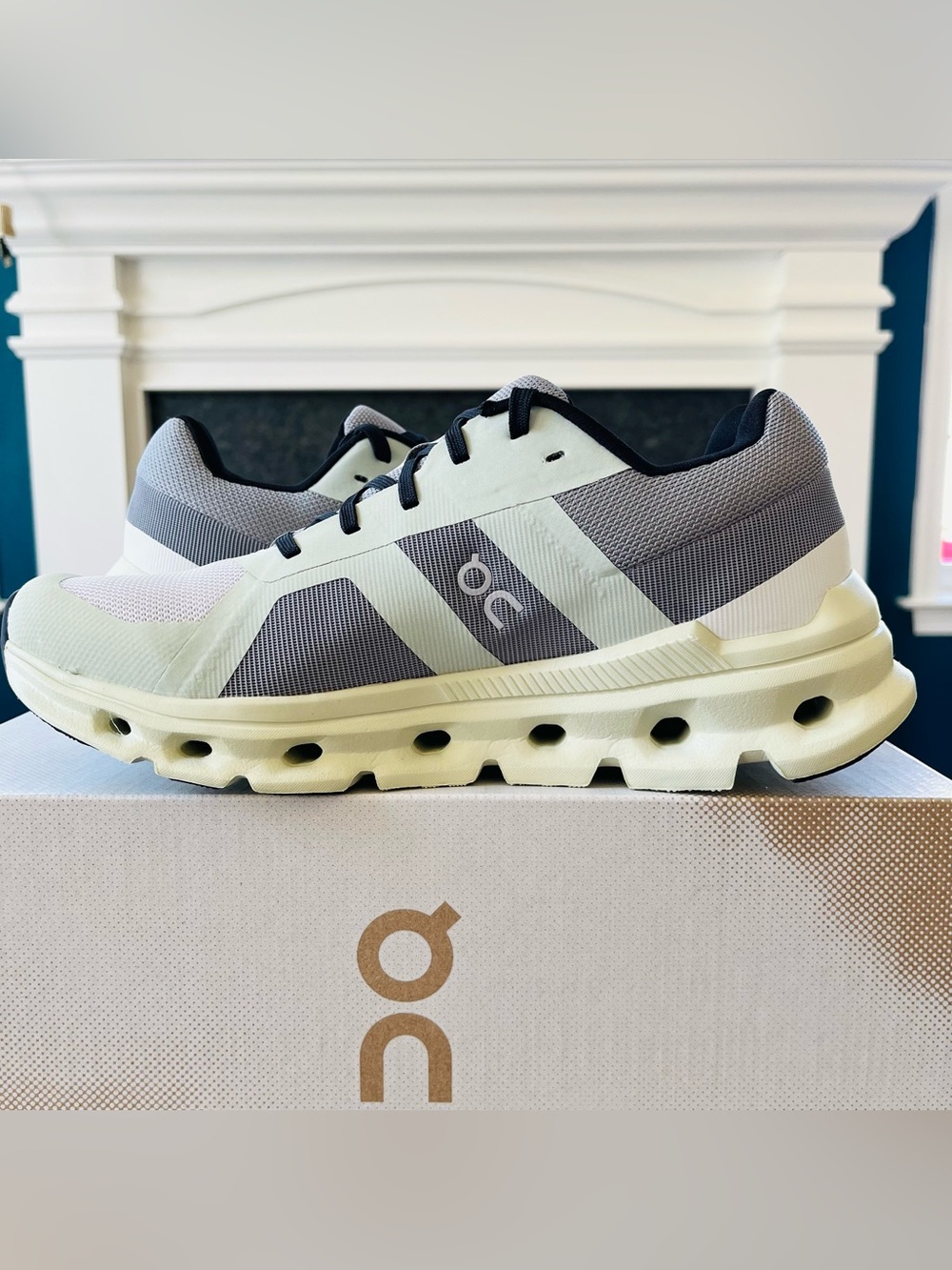 On Cloudrunner women's running shoes Frost | Aloe NEW 46.99019 - Picture 2 of 6